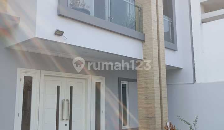 Dijual Rumah Mewah Minimalis Rooftop 3.5 Lantai Di Taman Surya 5