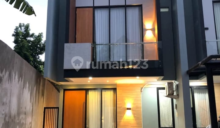 Dijual Rumah Scandinavian Modern 2 Lantai dengan Private Swimming Pool