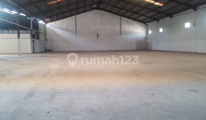 Ready-to-Use Warehouse with 40-Foot Container Access in DPR Cipondoh Plot