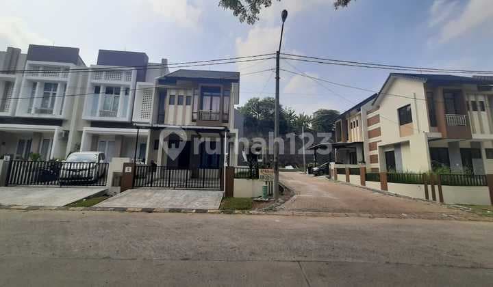 Rumah Cantik Hoek Samping Walikota Tangerang Selatan