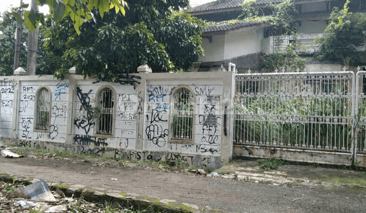 For Quick Sale: A Most Strategic Plot of Land in Puri Kembangan Complex.