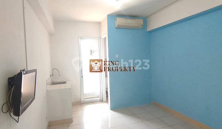 Affordable Studio Ready to Live In! AC & Smart TV included, Walking Distance to Green Bay Pluit Mall. Green Bay Pluit Apartment for Rent in North Jakarta! Mall Access Just Steps Away, Coastview Tower with Easy Parking Access. Partial Sea View Available.