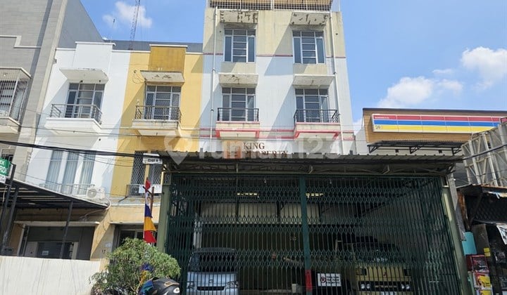 For Rent: Muwardi 4.5 Floor Terraced Shop House, Unfurnished, Strategic Location on Main Road, Near Grogol Market – Ideal for Various Types of Businesses, Grogol, West Jakarta.