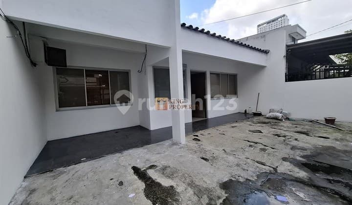Disewakan Rumah 5 Kamar Strategis Tanjung Duren Ideal untuk Kantor/Rumah Tinggal