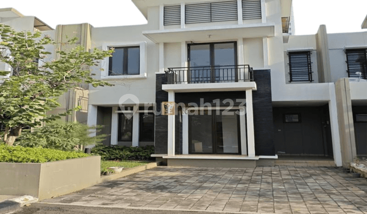 Akses Langsung ke Mall & MRT Disewakan Rumah 2 Lantai 3 Kamar Unfurnish Cosmo Park - Lokasi Premium, Dekat Grand Indonesia, Plaza Indonesia, Stasiun MRT, Stasiun Karet, Universitas Jakarta International College, Siloam Semanggi, Takenoko Clinic