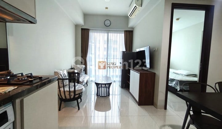 Satu Langkah ke Mall Green Sedayu, Fasilitas Kolam Renang, Playground untuk Anak-Anak, Gym, Supermarket, Atm Center, Fitness Center, Taman, Track Jogging, Tempat Parkir, Keamanan 24 Jam, Dijual 3Br Apartemen Green Sedayu Furnish Bagus