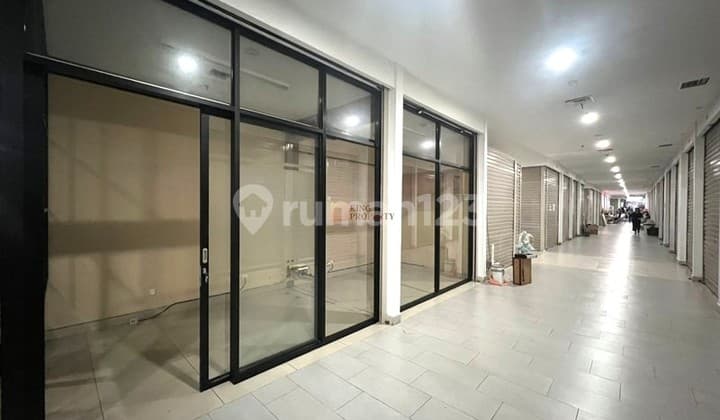 Dekat Mall Central Park, Disewakan Kios Gandeng di Apartemen Madison Park Unfurnished Rapi Sudah Terpasang Pintu Kaca bisa untuk Kantor, Gudang, Online Shop, Jakarta Barat