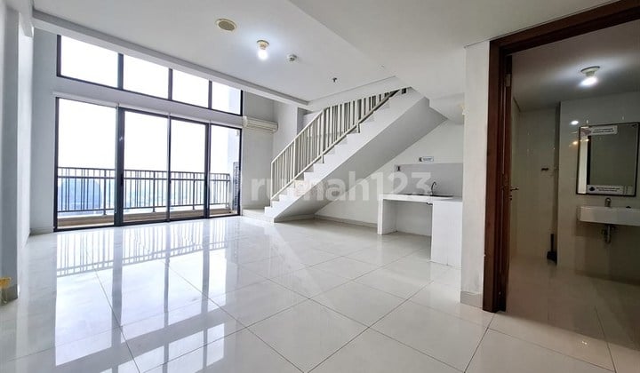 Near Kuningan and SCBD Gatot Subroto, For Rent Soho Pancoran Splendor suitable for Residence and Office Area 102M 2 Floors.