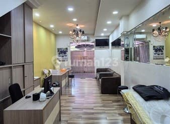 Disewa Ruko Komersial Mangga Besar 4 Lantai 179M Ex Bridal / Salon Siap Pakai, Dekat Glodok & Mangga Dua Square, Pasar Pagi Mangga Dua, Stasiun Mangga Besar.