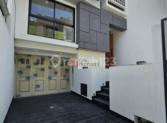 Brandnew Dijual Rumah 2,5 Lantai di Jelambar Kavling Polri, Dekat Season City Mall Ciputra Citraland, Royal Taruma, Pasar Jelambar, Sekolah Bpk Penabur Grogol