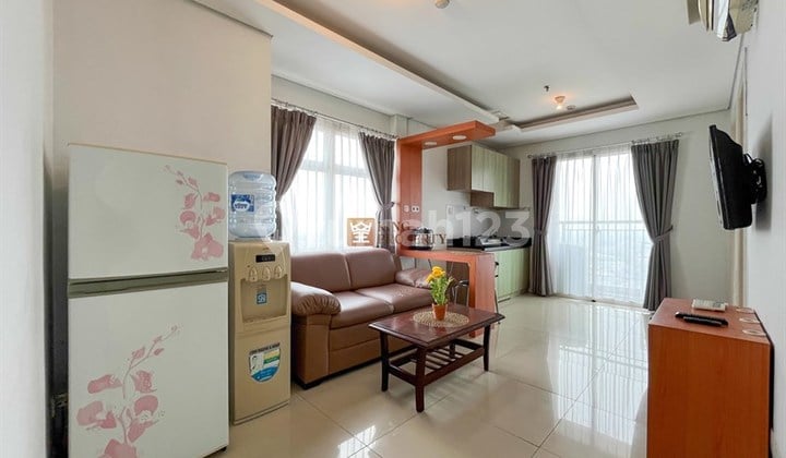 Disewakan 2BR Hook 52m Madison Park Furnished Minimalist, Jalan Kaki ke Central Park & Taman Anggrek, Fasilitas Kolam Renang, Jogging Track, Lapangan Basket, Gym, Billiard