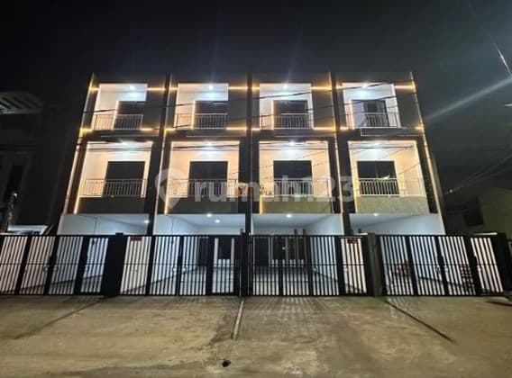 Brand New SHM! For Sale: Modern 3-Story House in Tanjung Duren, Strategically Located in the Heart of West Jakarta Near Central Park Mall, Citraland, Untar, Trisakti, Ukrida, Royal Taruma Hospital, and Kopro Market.