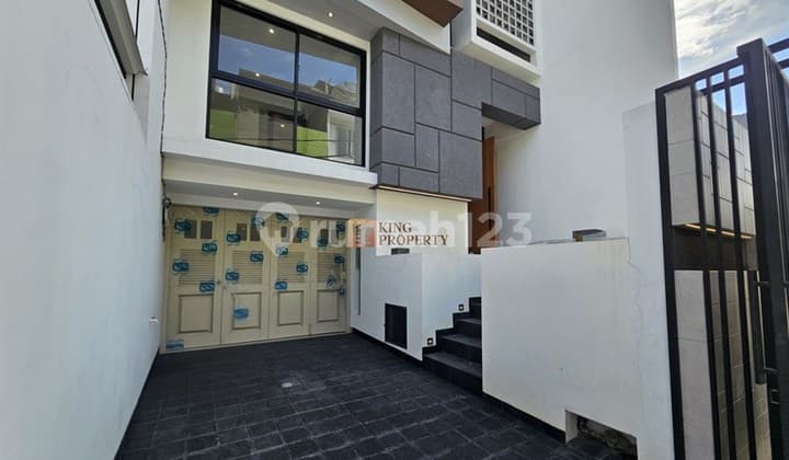 Brand New Design Minimalis Modern, Rumah 2,5 Lantai di Jelambar Kavling Polri, Dekat Mall Ciputra, RS Royal Taruma, Pasar Jelambar, Sekolah BPK Penabur Grogol