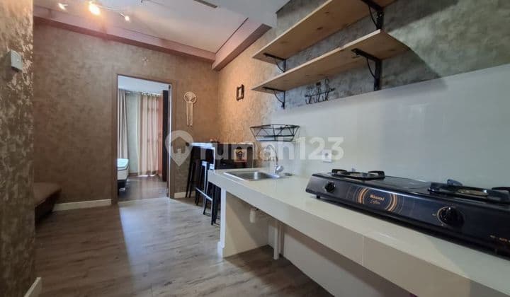 Jalan Kaki ke Gedung Ot Orang Tua Group & Dekat Tol Bandara, Disewa 1Br Puri Orchard Furnished Homey, Fasilitas Sky Garden, Gym, Kolam Renang, Sauna.