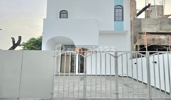 Last Stock Bagus Hadap Timur! Dijual Rumah Little Santorini Joglo Desain Santorini Modern Dekat Meruya & Puri.
