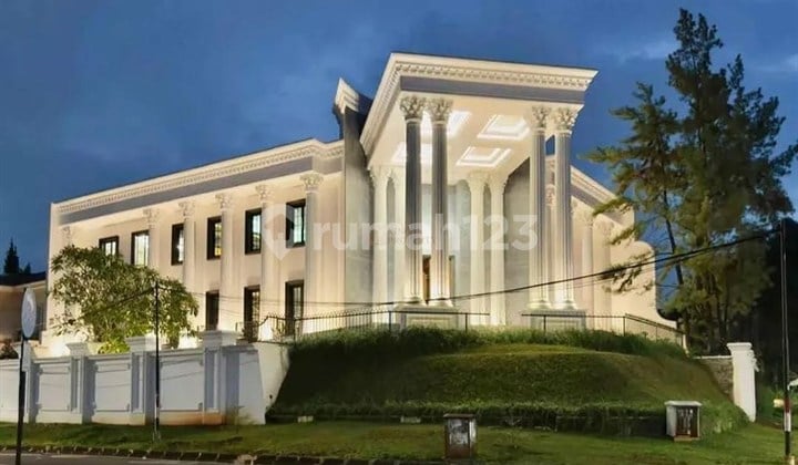 Dijual Rumah 3 Lantai Bergaya Eropa Classic dengan Private Lift dan Kolam Renang, Dekat Rspi & Pim, Pasar Pondok Indah, MRT Lebak Bulus & MRT Fatmawati, , Pondok Indah, Jakarta Selatan