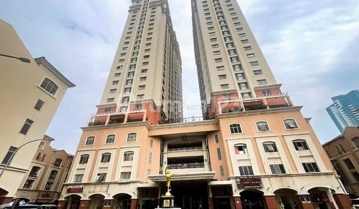 Near Harco Glodok, Gajah Mada Plaza, and Kota Station, for sale: 1BR Mediterania Gajah Mada, unfurnished. Facilities include swimming pool, gym, shophouse - restaurant/coffeeshop, and ATM center.