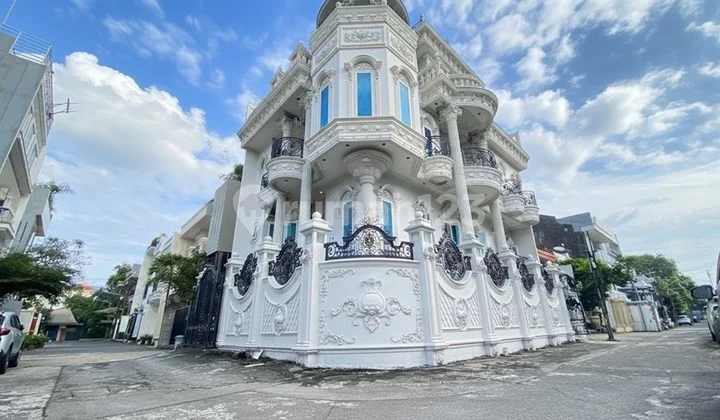 Dekat Harco Mangga Dua & Plaza Mangga Dua, Pasar Mangga Dua, Rs Husada Mangga Besar, Dijual Rumah Mewah di Komplek Mangga Dua Selatan Interior Neo Classical Siap Huni.