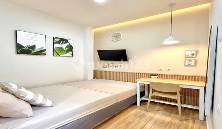 Investasi Kost Menguntungkan Dijual Rumah Kost Mewah di Tomang Utara Fully Furnished Dekat Trisakti, Untar & Mall Taman Anggrek, Fasilitas Kursi Pijat Otomatis, Fitness Corner, Dapur Bersama.