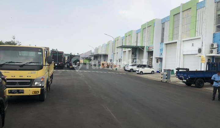 Security 24 Jam + Cctv, One Gate System, Jalan Lebar (Akses Kontainer 40 Feet), Dijual Gudang 2 Lantai Green Sedayu Bizpark 240M2cocok Warehouse, Distribusi & Investasi