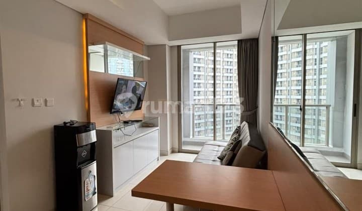 For Rent 2Br Apartment Taman Anggrek Residences, Area 50 M², Modern Furnished, Pool & Garden View. Direct Access to Hub Life & Close to Central Park.