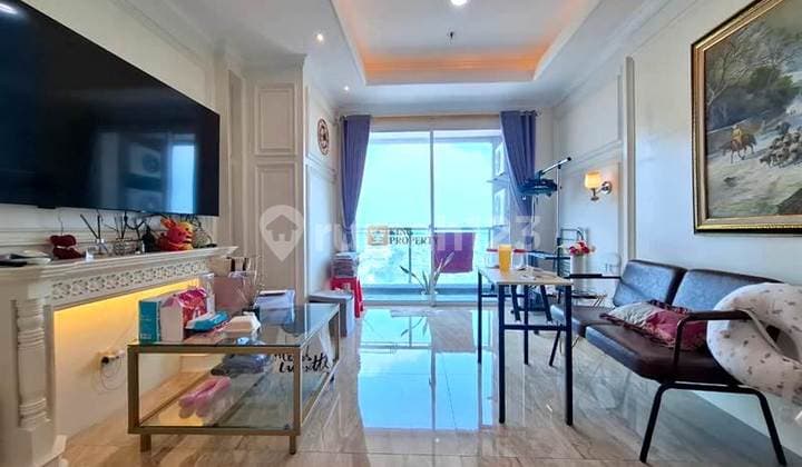 Facilities: Fitness Center, Infinity Pool, Sauna, Sky Garden. For sale: 3BR Grand Madison, fully furnished, elegant, located in the Central Park area, West Jakarta.