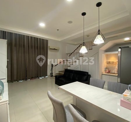 Langsung ke Mall Central Park 2 Sewa 2 Lantai Furnished Bagus di Apartemen Neo Soho Fasilitas Kolam Renang, Gym, Sauna Dekat ke Kampus Trisakti & Untar, Pintu Tol, Taman Anggrek