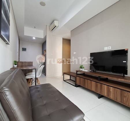 Strategis Sewa 2 Kamar Furnished Bagus di Taman Anggrek Residence Fasilitas Clubhouse, Kolam Renang, Gym Akses ke Mall Hublife, Taman Anggrek, Apartemen Westmark, Central Park