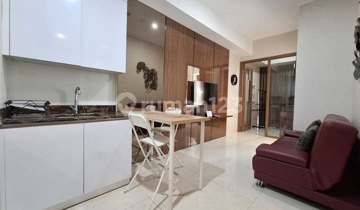 Selesai Renovasi & Siap Huni, Disewakan Condominium Taman Anggrek Residences 1Br+1 Luas 50M2 Furnished Interior Lengkap Nyaman, Terhubung dengan Mall Ta, Hublife di Tanjung Duren