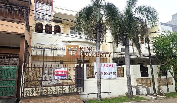Dekat Tol Gerbang Utama Kebon Jeruk! Rumah Komplek Green Garden Residences 2 Lantai Unfurnish Terawat, Row Jalan Luas/Lebar Di Kedoya Jakarta Barat