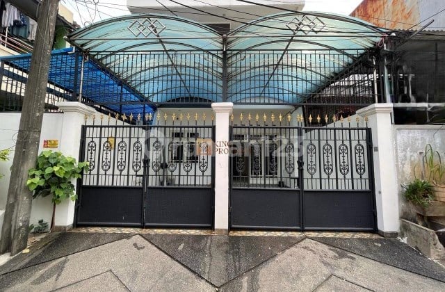 Butuh Dana Cepat, Dijual Rumah Taman Permata Indah 2 Lantai Furnished Terawat Siap Huni, Area Dekat Pasar Teluk Gong & Area Kuliner Jakarta Barat