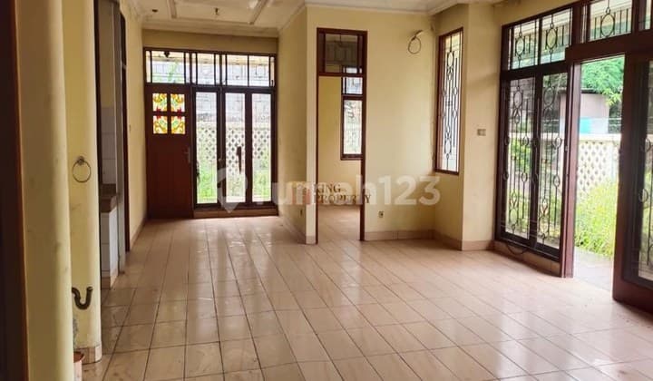 Dijual Rumah Intercon Kebon Jeruk 1,5 Lantai Posisi Hoek Dekat Puri Indah Mall, Pasar Pengampuan, Taman Aries Market, Puri Indah Mall, Lippo Mall Puri, Siloam Hospitals Kebon Jeruk