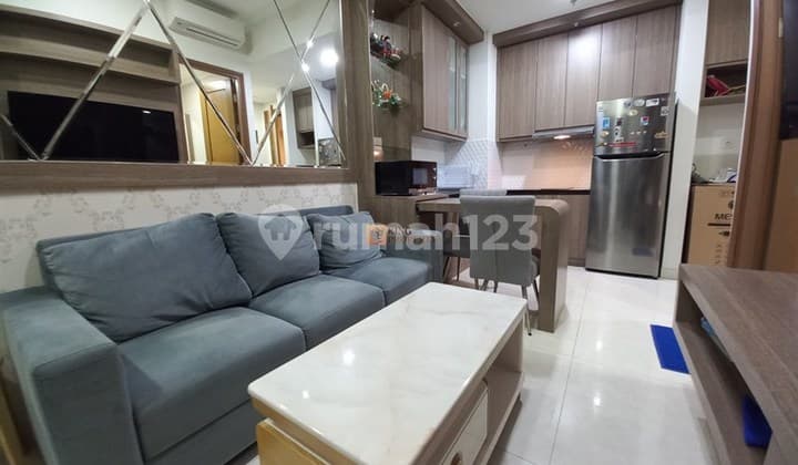 Terhubung Langsung dengan Mall Ta & Hublife, Disewakan Condominium Taman Anggrek Residences 1Br Furnished Interior Modern Hanya Bawa Koper Aja, Area Strategis di Pusat Kota Tanjung Duren Jakarta Barat