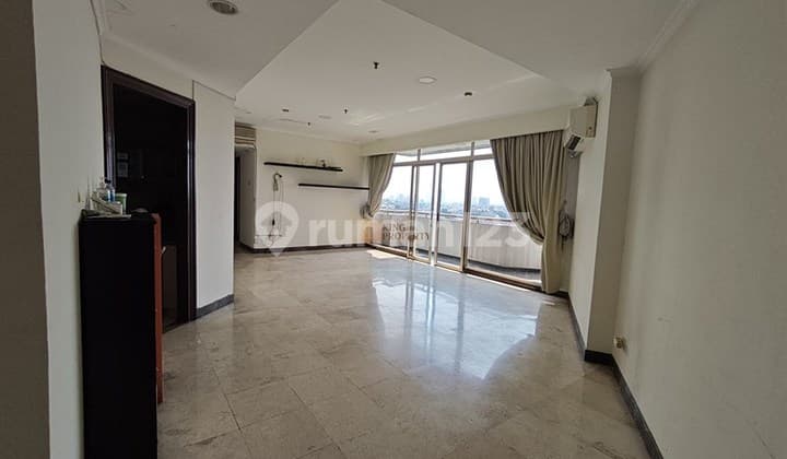 Dekat Gerbang Pintu Utama Tol Slipi, Dijual Apartemen Slipi Tower 3Br Unfurnish Bersih, Terawat Siap Huni, Lokasi Strategis Dekat di Jalan Utama Sudirman Slipi Jakarta Barat