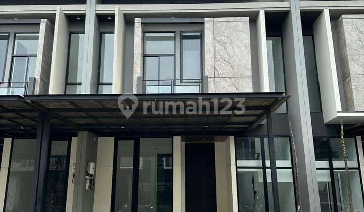 Comfortable and Strategic Residence in Citraland, West Surabaya