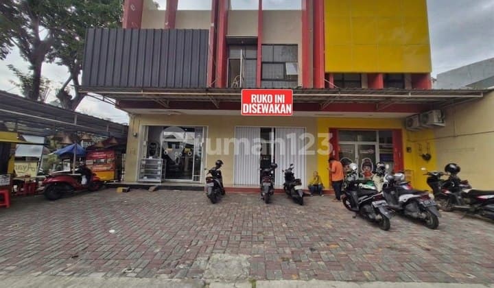 2.5-Story Shop House Ready to Occupy Near Buaran, East Jakarta