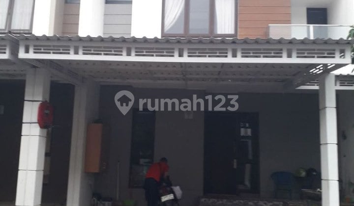 Rumah, 2 Lantai, Furnished, SHM, Dekat Akses KRL, Bebas Banjir