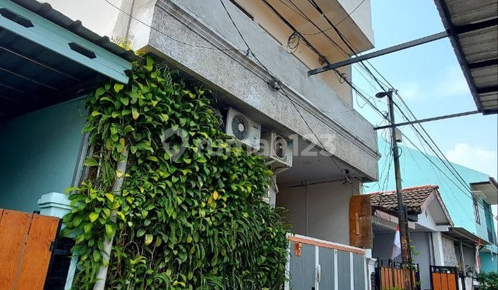 Bisa KPR, Rumah, 3 Lantai, SHM, Dekat Stasiun KRL, di Bekasi