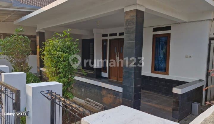 Rumah Bagus, Dekat Akses Tol, Semi Furnished di Rawalumbu