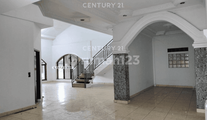 Rumah 2 Lantai Lokasi yang Strategis di Jl Caringin Bandung