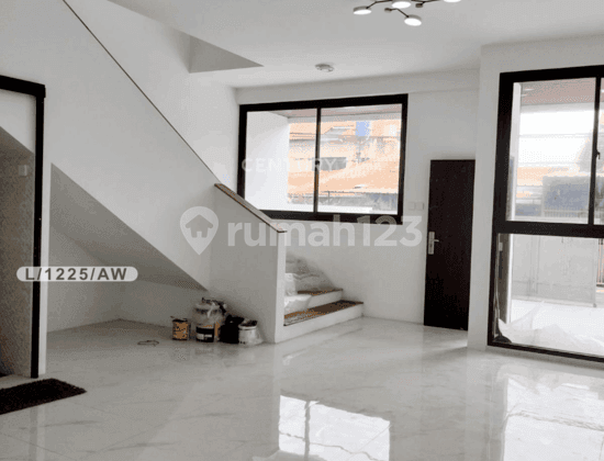 Rumah Semi Furnished 2 Lantai Siap Huni di Kopo Permai Bandung