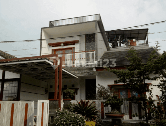 RUMAH NYAMAN 3 LANTAI SIAP HUNI DI PASADENA CARINGIN BANDUNG