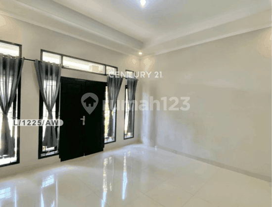 Rumah Baru Jadi (Hook) Siap Huni, Parkir bisa 5 Mobil De Marakesh