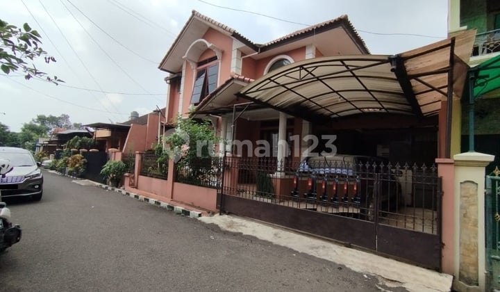 Rumah Mewah Dekat Jalan Utama Lingkungan Aman Nyaman