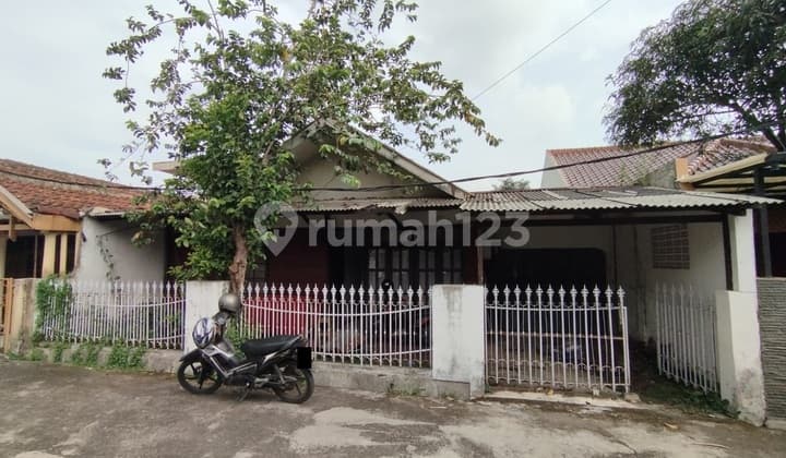 Rumah dengan Tanah Yg Cukup Luas dan Harga Sangat Murah di Sukamenak,Sangat Cocok untuk Investor,Dapat di Split Jadi 2 Rumah Auto Cuan