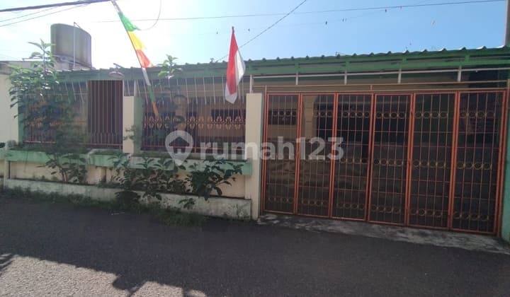 Rumah di Margahayu Permai,Dengan Tanah yang Luas,Lingkungan Aman dan Nyaman..Akses Dekat Pusat Keramaian,Perbelanjaan,Pendidikan,Pintu Tol dan Rumah Sakit