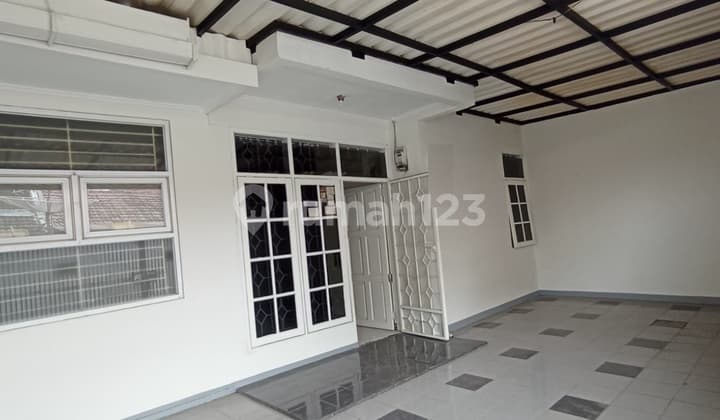 Rumah Cantik di Taman Cibaduyut Akses Dekat Tol