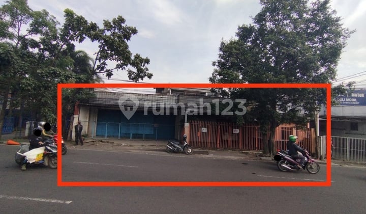 Ruko 2 Unit di Mainroad Kota Bandung Cocok untuk Berbagai Usaha
