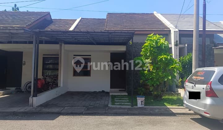 Rumah Cantik dengan Onegate Sistem Lingkungan Aman dan Nyaman