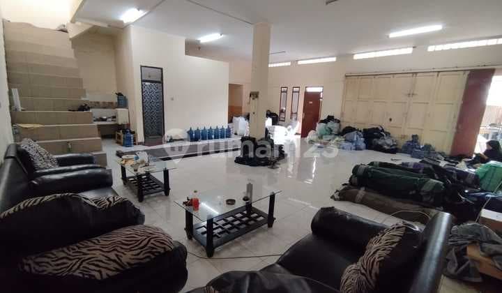 Rumah di Jalan Utama Cocok untuk Komersial dan Rumah Tinggal